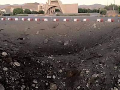 طيران التحالف يقصف ميدان السبعين بصنعاء فجر اليوم بغارتين (صور)