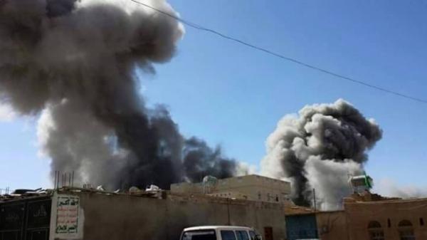طيران التحالف يشن أعنف قصف على صعدة..ويستهدف مكاتب قيادات الحوثي، والنازحيون عالقين بسبب الازمة (تفاصيل)