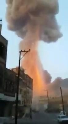 فيديو جديد من داخل احدى لحارات القريبة من جبل نقم لحظة الانفجار الكبير