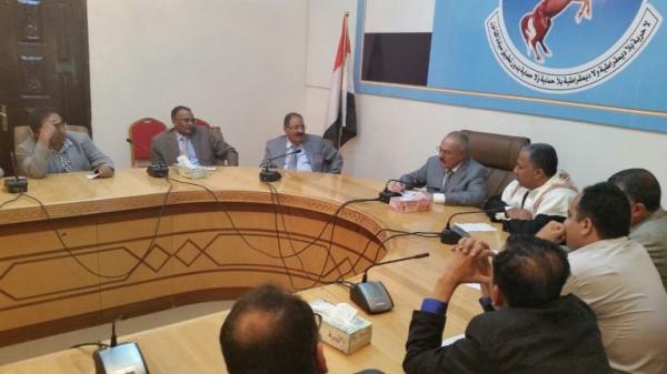 رداً على إغلاق قناة اليمن اليوم، وإشاعات موته: صالح يظهر باجتماع لقيادات إعلامية ويبحث تطوير الأداء الإعلامي لحزبه (صور)