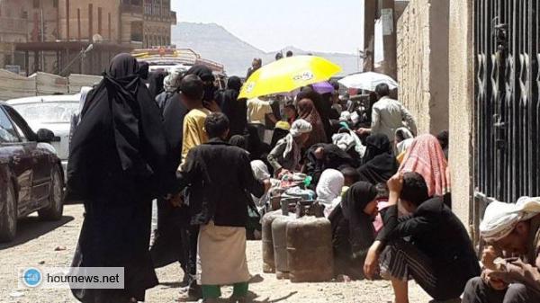 عدسة اخبار الساعة تلتقط معاناة الناس في طوابير طويلة للحصول على الغاز المنزلي "جولة مصورة"