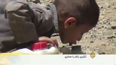شاهد بالفيديو | مأساة العيش في صنعاء للحصول على قطرات الماء 
