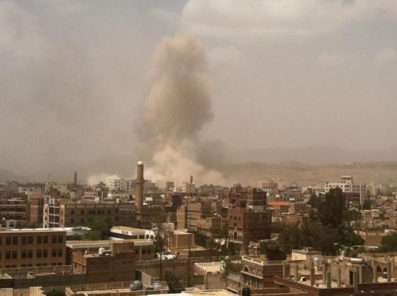 الطيران يقصف مقر القيادة العامة للجيش بصنعاء وانباء عن مقتل قائد اللواء التاسع