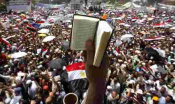 إسلاميّو مصر استعرضوا عضلاتهم .. لكنّ لا دولة دينية في الأفق، المسيرة الحاشدة يوم الجمعة كشفت قدراتهم التنظيمية لا حجمهم السياسيّ 