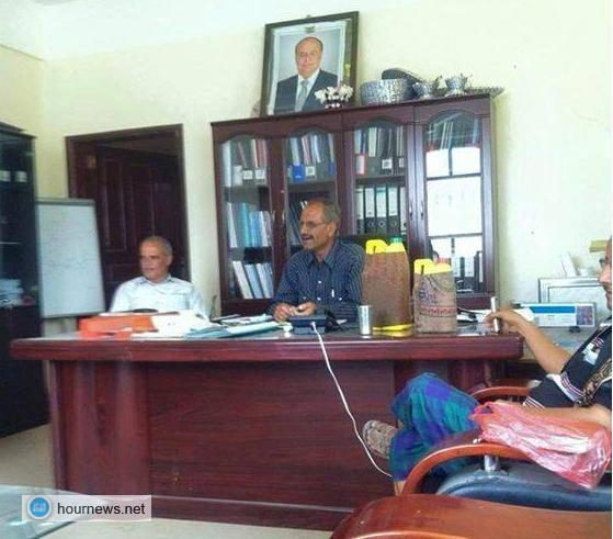 شاهد صورة محافظ الضالع الجديد وماذا يوجد امامه ولماذاً؟!