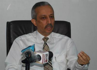 محافظ تعز " شوقي هائل " يظهر من جديد ويتوعد كل من طعنه في ظهره ودمر تعز واتهمه بالخيانة - تفاصيل