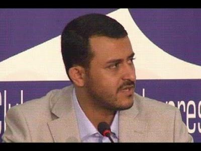 أول تعليق لعضو لجنة الحوار عن الحوثيين "حمزة الحوثي" بعد رمي فتاة بحذائها عليه في جنيف