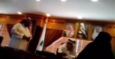 بالفيديو.. طرد سعودية من "صحة نجران" بعد "تطاولها" على مكتب المدير