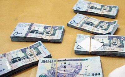 موقع يكشف  تفاصيل عن المبالغ التي تمنحها السعودية للمسؤليين الفارين من اليمن 