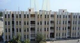 مقتل 4 مواطنين نازحين وجرح العشرات في قصف عشوائي للحوثيين استهدف سكن جامعي بعدن