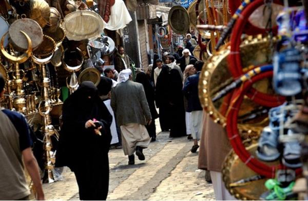  إقبال ضعيف على شراء منتجات رمضان في اليمن