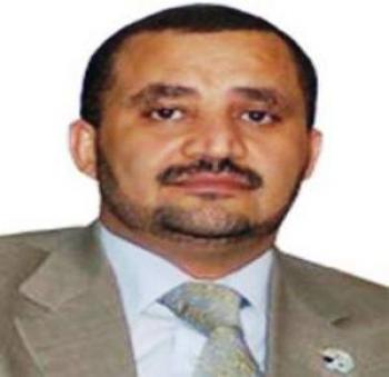 إصابة  ثلاثة مرافقين لحمير الأحمر واشتباكات متقطعة بين مقاتلي الأحمر والجيش بعد عصر اليوم، والشارع اليمني يتخوف