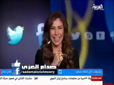 بالفيديو: الفنان محمد الحاوري يدخل مذيعة العربية في نوبة هستيرية من الضحك