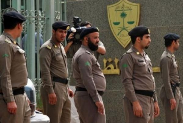(صفعة) رجل مسن تكلف مسؤول سعودي (100) ألف ريال