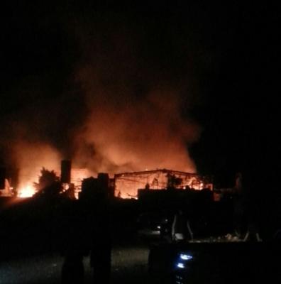 عاجل: اول فيديو لقصف طائرات التحالف لقاعة الخيول بالعاصمة صنعاء + صور