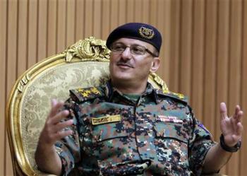 العميد يحيي محمد عبدالله صالح يهدد في مقابلة بكسر رقاب من يسعى الى اطاحة الرئيس صالح