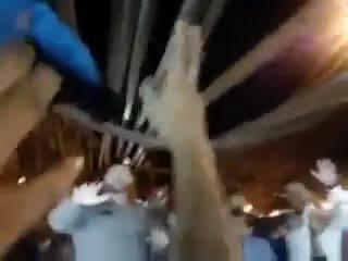 شاهد بالفيديو رجل أمن سعودي يمنع مظاهرة مؤيدة للانفصال في مدينة جدة السعودية