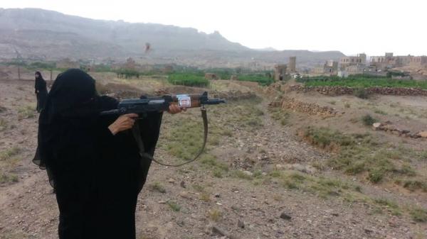 بالصورة: الحوثييون يدربون نساءهم على القنص