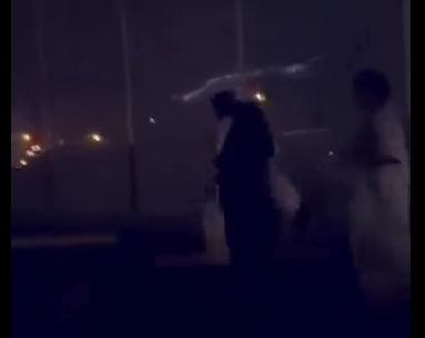 شاهد فيديو تحرش شابين بفتاةٍ في السعودية يُشعل الغضب في المملكة