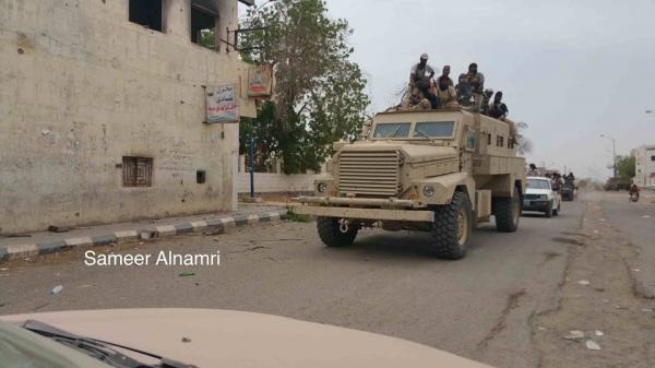 سقوط معسكر لبوزة في لحج بيد المقاومة والجيش الموالي لهادي