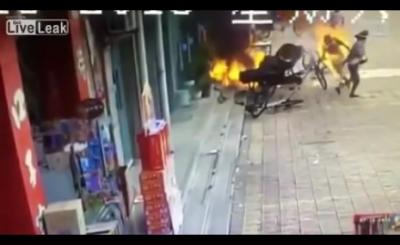 انفجار مادة مشتعلة تحول شاب وفتاة الي كرتين من نار (فيديو)