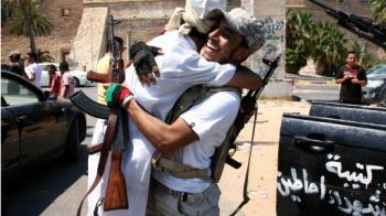 حرصاً على تجنب ما حدث في بغداد عقب سقوطها في العام 2003: الثوار الليبيون والحلفاء يُفَعِّلون خططاً لمنع الفوضى في طرابلس