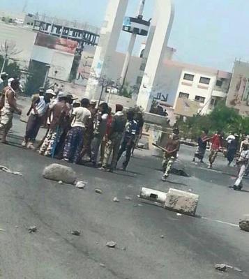 مقتل قائد لواء "الحزم" فضل الضالعي برصاص محتجين في اللواء‎