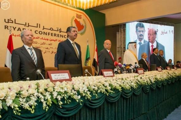 صحيفة سعودية تكشف عن الإطاحة ببحاح وتشكيل حكومة جديدة من قبل هادي