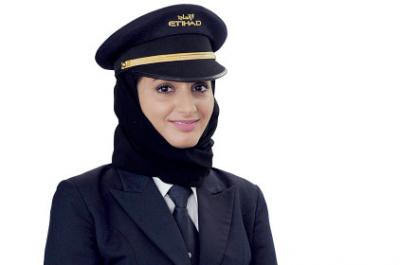 طيارة جديدة إسمها "عائشة المنصوري" شقيقة مريم .. أنا من عائلة طيارين (صورة)