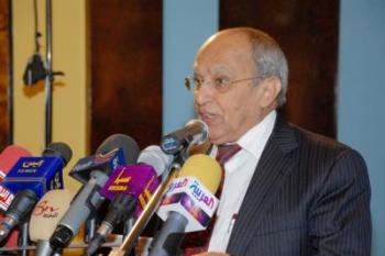 المستشار السياسي لرئيس الجمهورية يحذر من قرار أممي ما لم يتم التوقيع على المبادرة الخليجية