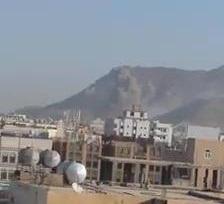 شاهد أول فيديو لجزء من قصف طائرات التحالف على معسكر الحفا بصنعاء
