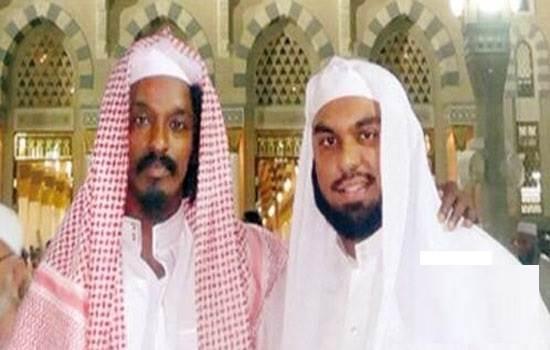 أشهر مطرب كندي يلتقي إمام المسجد النبوي بعد إسلامه واعتزاله (صورة)