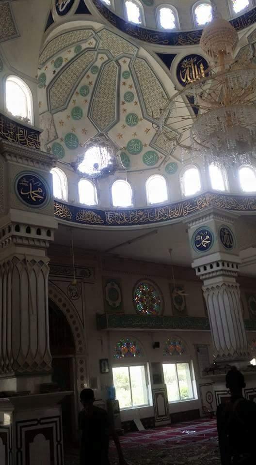 بالصور: الحوثييون يقصفون مسجد السعيد اكبر مساجد مدينة تعز