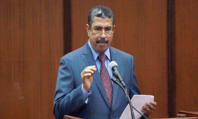 عاجل: بحاح يصل إلى عدن مع سبعة من وزراءه لممارسة مهامه رسميا منها