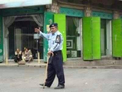 رحيل رجل المرور الأكثر شهرة بإب..  وسط تجاهل إدارة المرور لأسرته !!
