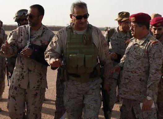 بالصورة: قائد القوات الاماراتية اللواء مسلم الكثيري يعود إلى مأرب بعد أصابته في حادثة صافر وتظهر إصابته
