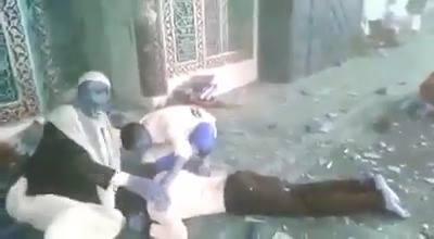 شاهد فيديو لحظة التفجير الثاني بجامع البليلي أثناء صلاة العيد
