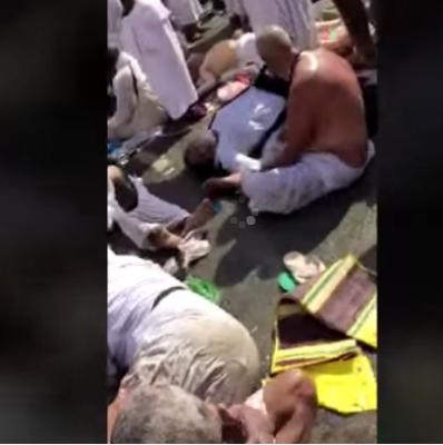 شاهد عيان يوضح تفاصيل حادثة تدافع الحجاج في منى .. وارتفاع عدد الوفيات إلى 717  وحوالي 805 جريح
