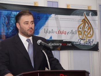في وقت لعبت فيه تغطية القناة دورا مهما في حركات الاحتجاج التي لم يسبق لها مثيل والتي هزت العالم العربي :استقالة مدير قناة الجزيرة الفضائية