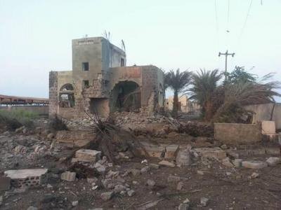 نزوح جماعي لسكان المخاء بعد قصف مكثف من قبل التحالف استهدف حتى الميناء (صور)