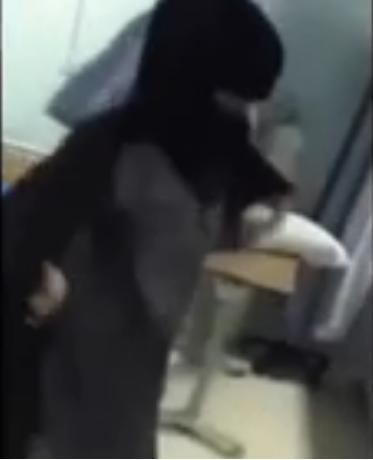 شاهد.. 3 فتيات يرقصن بشكل مثير للجدل بأحد المستشفيات السعودية !