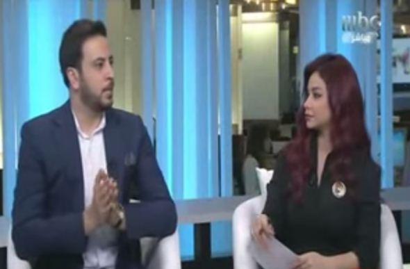فيديو: ذبابة تحرج المذيعة لجين عمران على الهواء