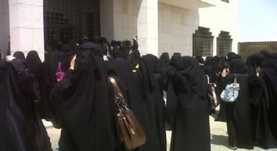 السعودية: شرطة الباحة تكشف عن مفاجأة حول طالبة وجدت مكبلة اليدين في كلية المخواة