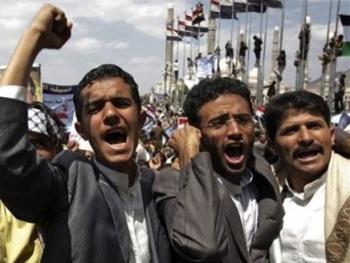 هجوم للأمن على المحتجين في ساحة التغيير يوقع 40 قتيلا اليوم... ومجلس التعاون يدعو صالح للتوقيع على المبادرة