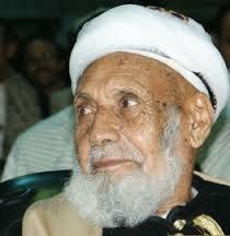 نجل القاضي العمراني ينفي انباء وفاة والده ويكشف من يقف وراء تلك الإشاعة (النص)