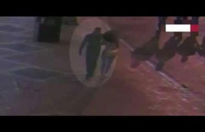 طلبت منه المساعدة فقام باغتصابها برفقة صديقه (فيديو)