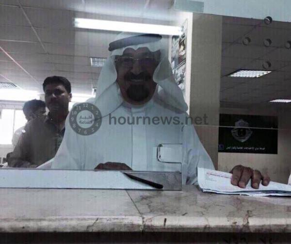 شبيه الملك عبدالله رحمه الله في جدة والجنود يستقبلوه بحفاوة (صور)