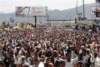 البيت الابيض يكافئ تعاون الحكومة اليمنية بالقول: موقف أمريكا لن يتغير بعد مقتل العولقي وعلى الرئيس اليمني بدء نقل السلطة فورا