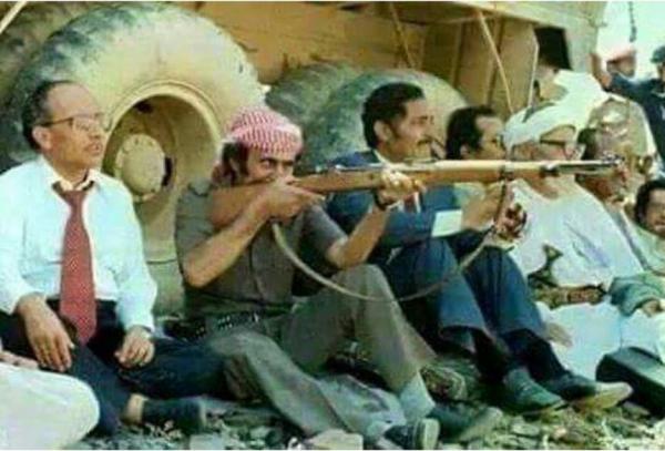 صورة قديمة تجمع علي عبدالله صالح بالفقيدين الإرياني وعبدالعزيز عبدالغني