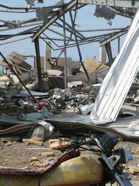 طائرات التحالف تقصف مؤسسة الاسماك بالمخاء وسقوط ضحايا (صورة)